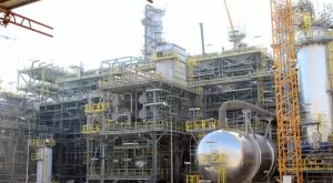 Реално ли е "Лукойл Нефтохим Бургас" да спре работа без руски петрол?