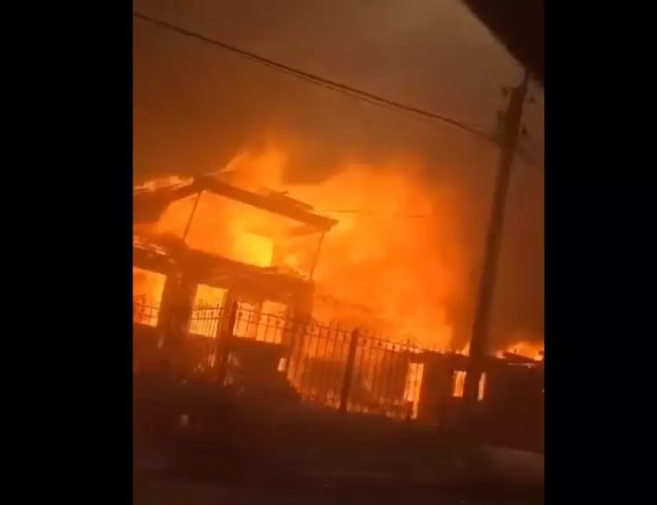 "Защо не ви е жал?" Украинци реагираха на видеозапис на изгарящо до основи село в Русия