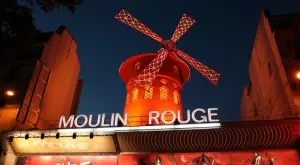 За първи път може да спите в мелницата на Мулен Руж и то за 1 долар (ВИДЕО)