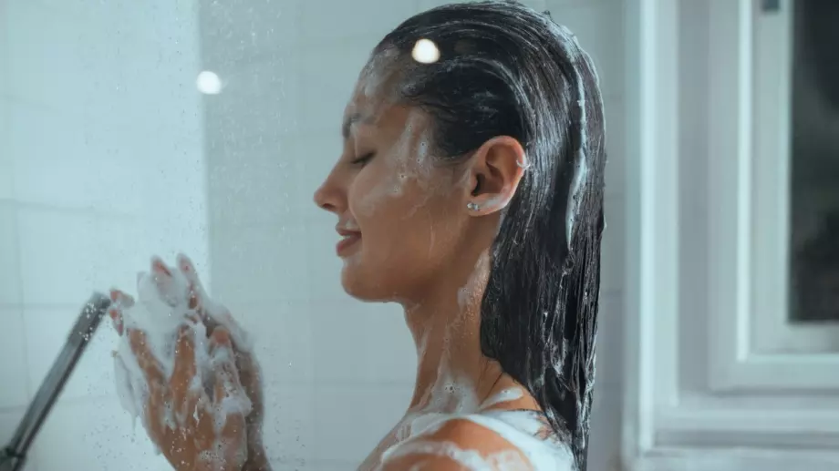 Дерматолозите най-накрая разкриха колко често е полезно да мием косата си