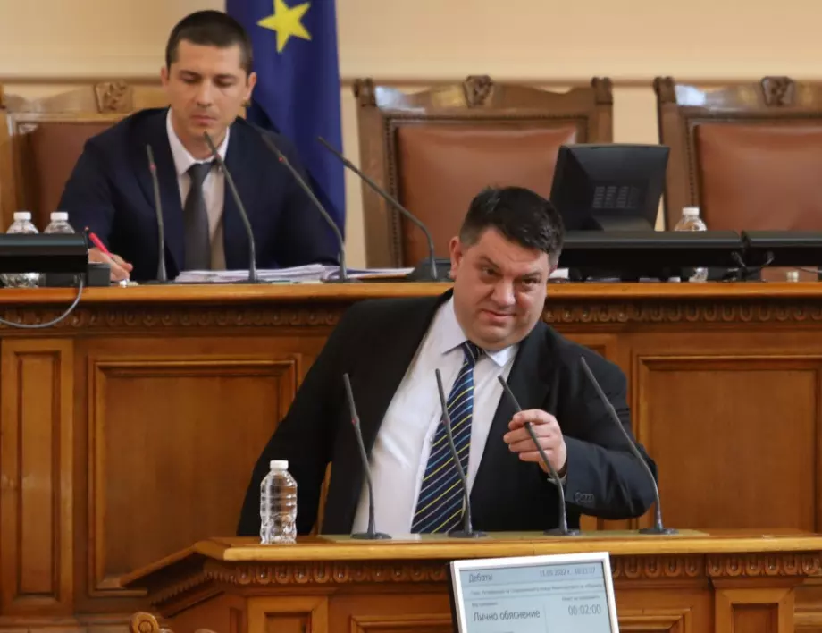 Зафиров: Ще преговаряме за правителство с ПП, но без премиер Кирил Петков 