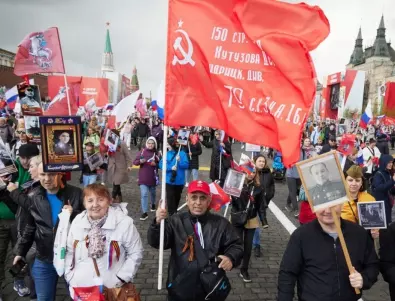 В Санкт Петербург са наемали статисти за участие в шествието 