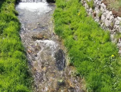 Почистиха коритата на реките на трила села до Самоков