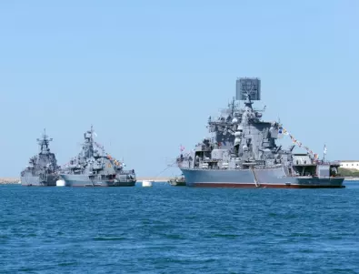 Украйна ударила още един руски кораб в Черно море, теглят го към Крим?