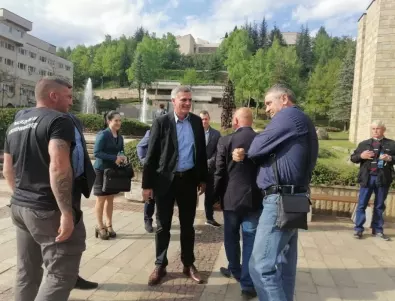 Стефан Янев тръгна из страната и почна да говори против бившите си политически колеги