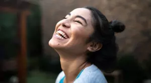 Женски виц за 26 февруари 2024: Посред нощ в аптека влиза жена