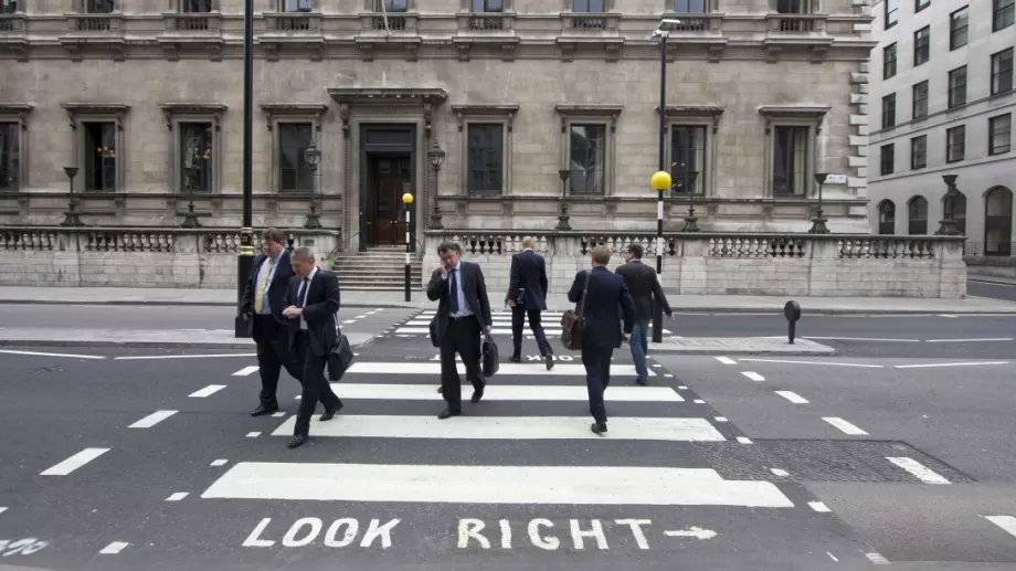 Великобритания съкращава 90 000 чиновници заради инфлацията