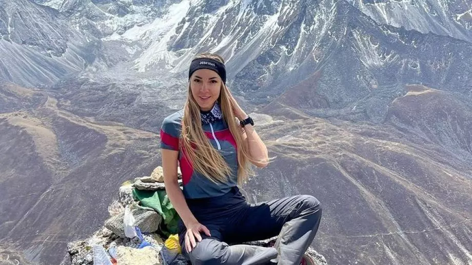 Българка покори Еверест и Лхотце за рекордно време