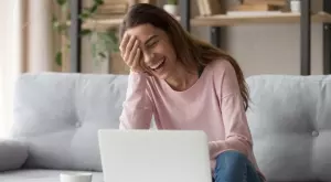 Вечерен виц: Звъни телефона