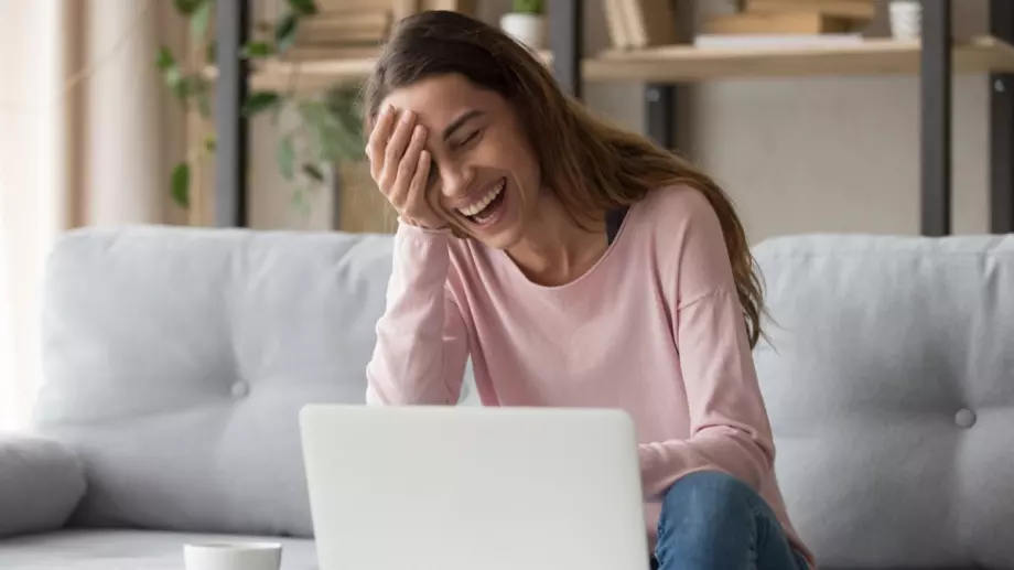 Вечерен виц: Звъни телефона