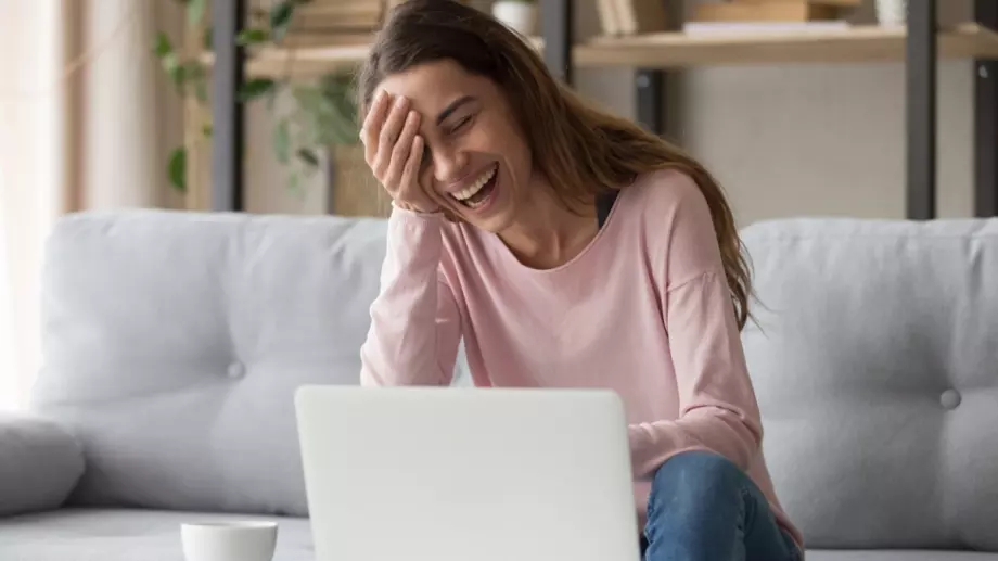 Виц за добро утро: Притеснен младеж в аптека