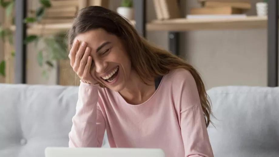 Женски виц за 24 януари 2024: Една готина мацка се обадила на съседа