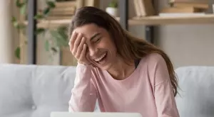 Женски виц за 27 февруари 2024: Прибира се жена вкъщи и...