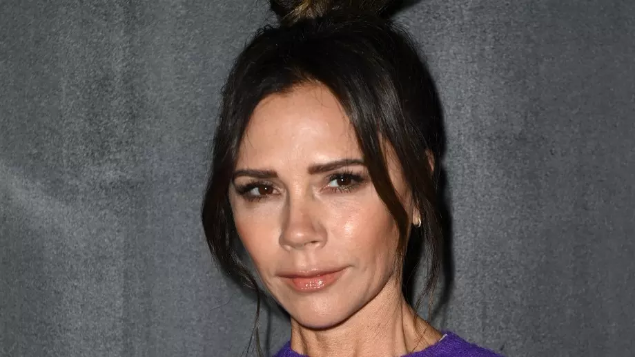 Виктория Бекъм дебютира на Седмицата на модата в Париж (ВИДЕО)