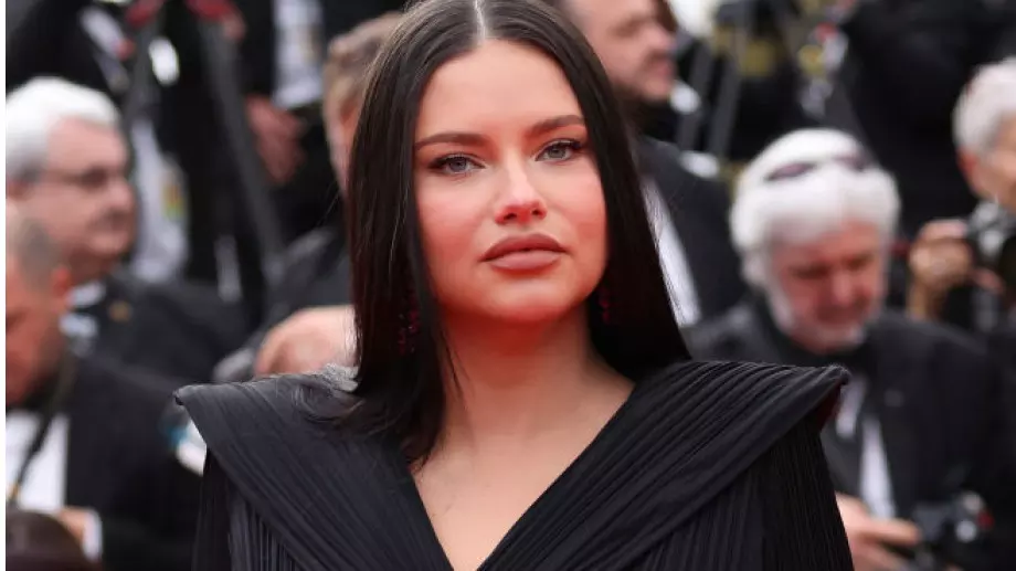 Адриана Лима разголи корем а ла Риана в Кан (СНИМКИ)