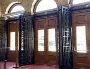 Железните порти на парламента: Кой се страхува от "Възраждане"
