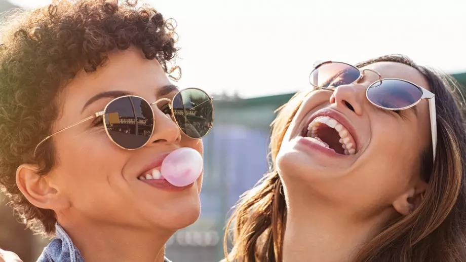 Вечерен виц: Блондинка в бара