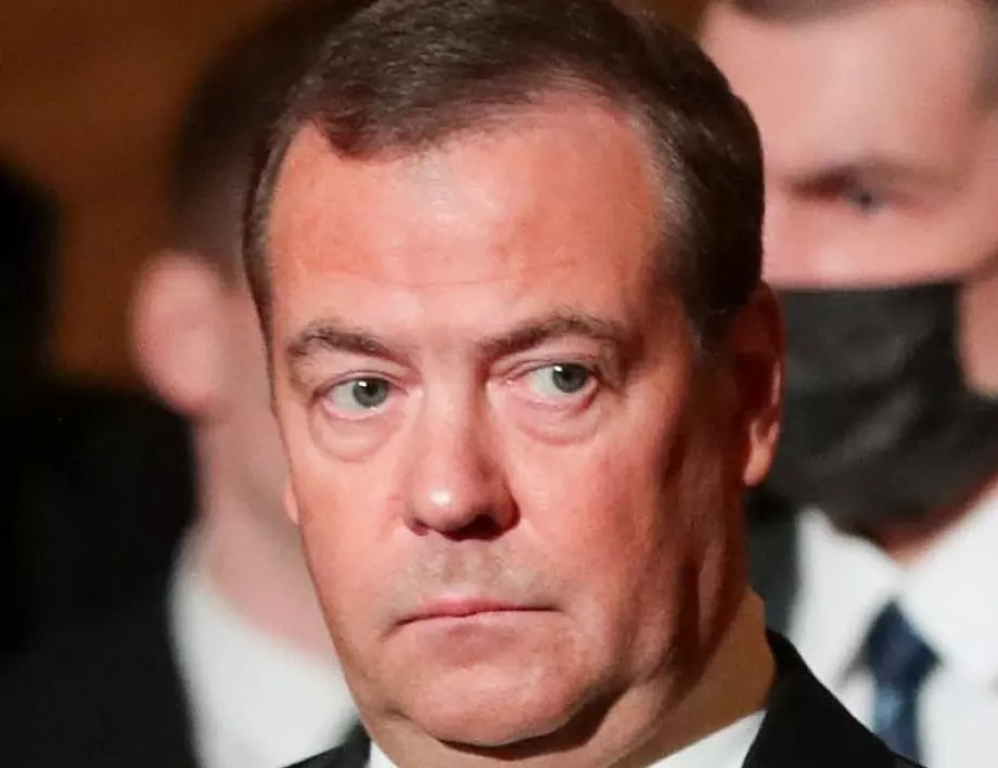 Добре е да се намали водката: Кулеба за призивите на Медведев да бъде убит Зеленски