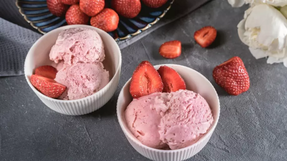 Лесен сладолед с ягоди у дома