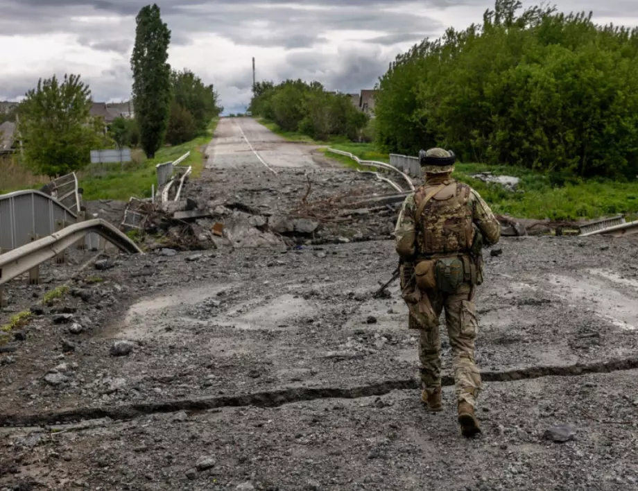 Оценка от САЩ: Руската армия затъна в Донбас. Украински партизани убиха руски войник, насилвал момиче