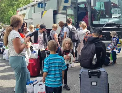 Преместиха 600 украински бежанци от един хотел в Слънчев бряг в друг (снимки)