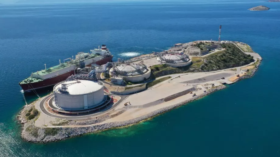 Гърция внася рекордни количества втечнен газ, 1/3 от него е за България