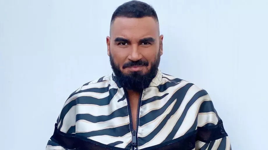 Азис се похвали с новородена дъщеря (СНИМКА)