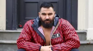 Азис изуми всички с мускулесто тяло (СНИМКИ)