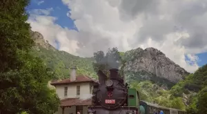 Атракционни пътувания с парен локомотив ще организира БДЖ за 1 юни