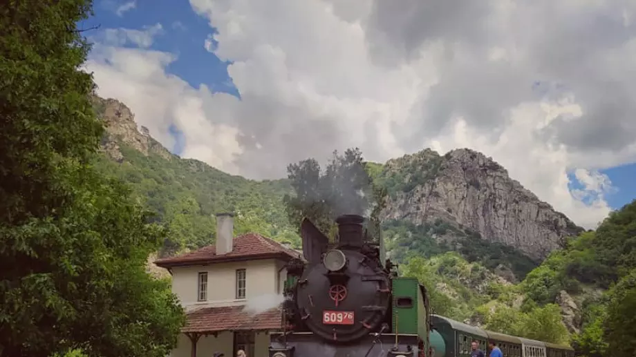 Атракционни пътувания с парен локомотив ще организира БДЖ за 1 юни