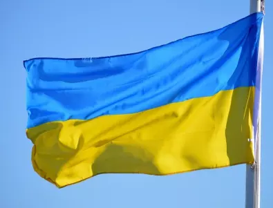 Забиха украинското знаме на връх Путин в Киргизстан (ВИДЕО)