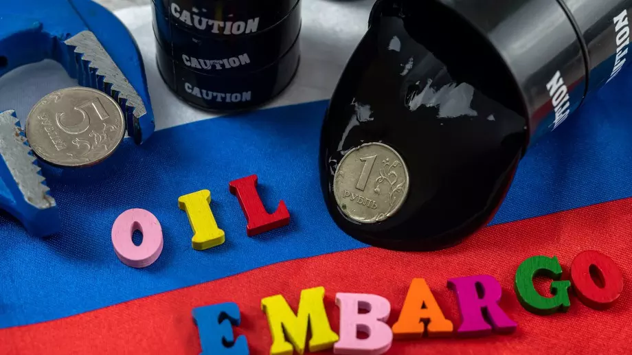 Колко петрол внася ЕС от Русия и кои страни са най-зависими?