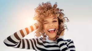 Виц за добро утро: Баба отива до офис на адвокат