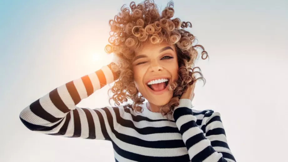 Вечерен виц: Готина мацка се прибира от купон