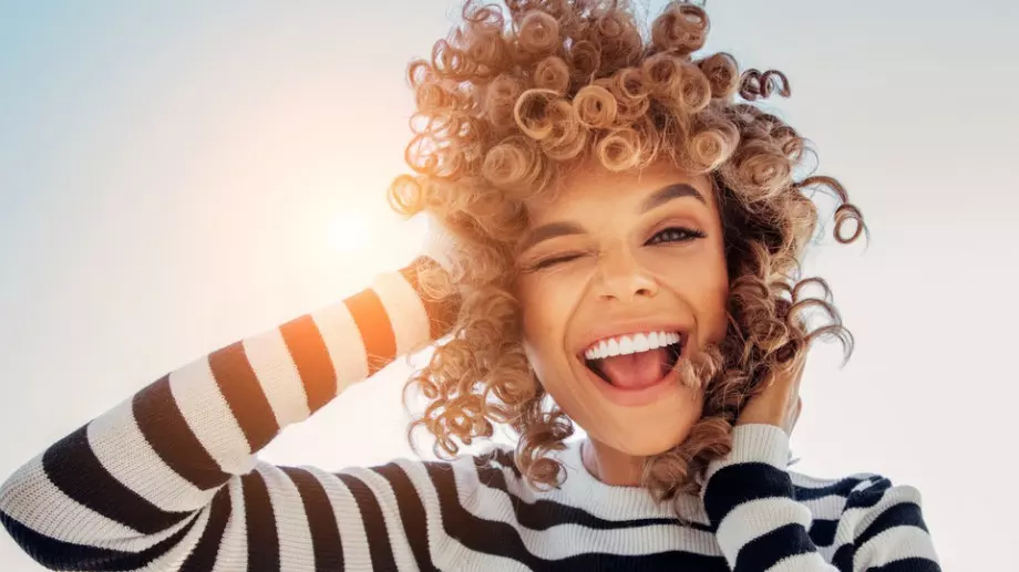 Виц за добро утро: Абитуриент се стяга за бал