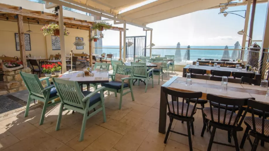 Цените по морето: Цаца за 10 лв., вода за 12 лв., салата за 35 лв.