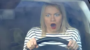 Виц за днес: Катаджия спира блондинка