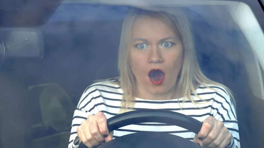 Виц за днес: Катаджия спира блондинка