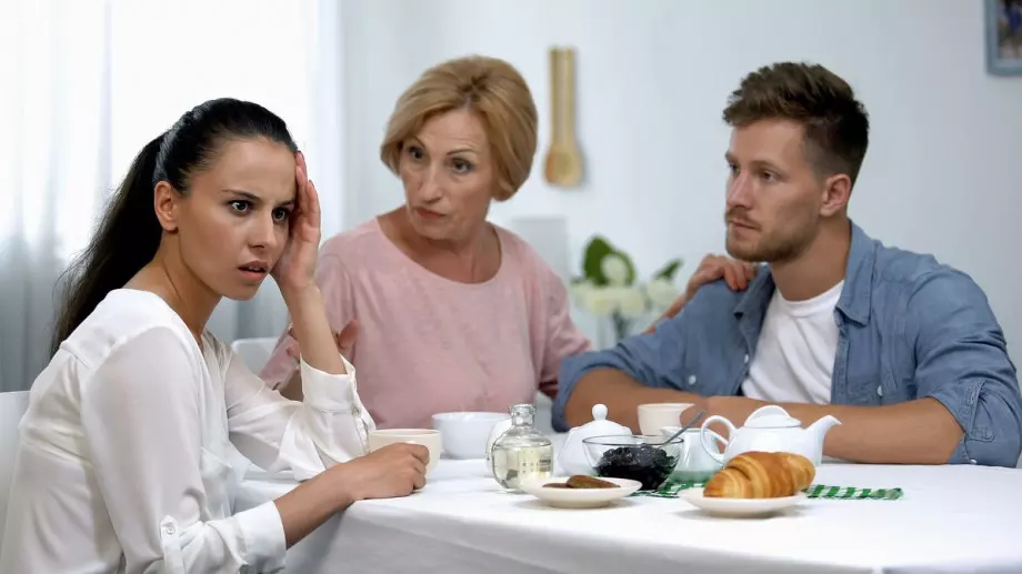 Виц за 14 май 2023: Свекърва казала на снахата преди първата брачна нощ