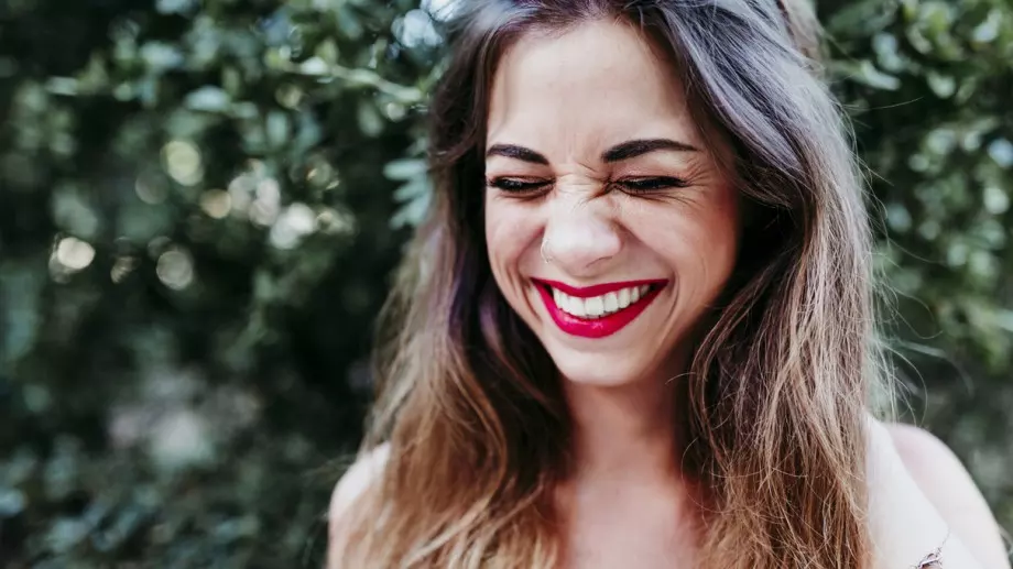 Виц за днес: Мъж пита жена