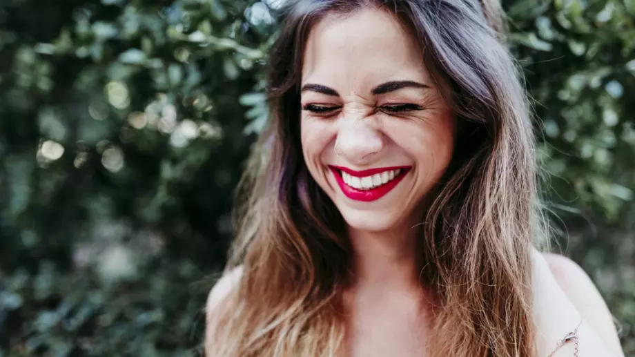 Виц за добър вечер: Деси била много замислена