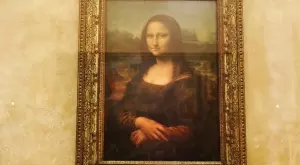 Замериха "Мона Лиза" с торта (ВИДЕО)