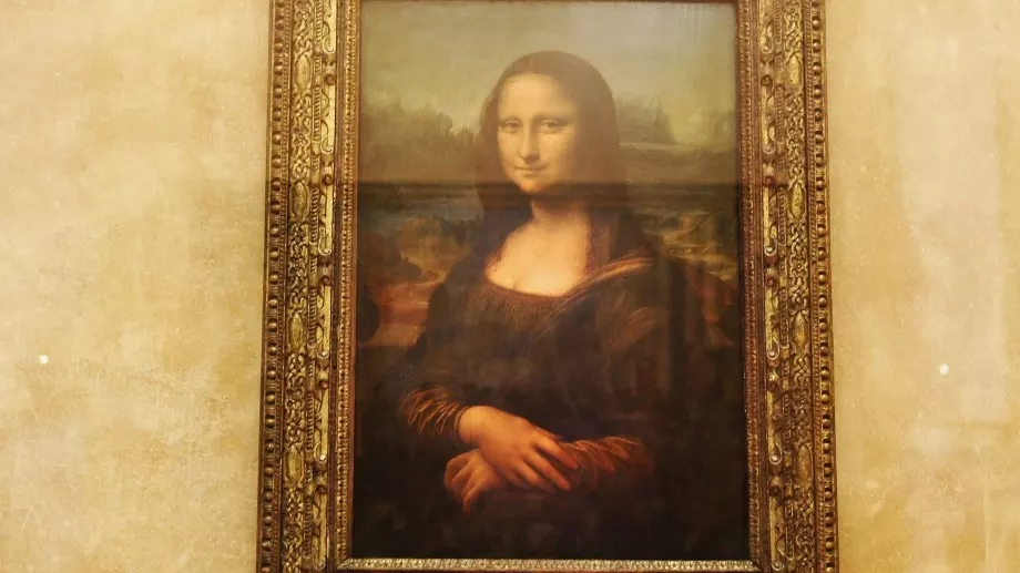 Замериха "Мона Лиза" с торта (ВИДЕО)