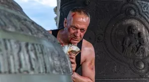 Моноспектакълът "Камбаната" на Деян Донков излиза на Народния театър