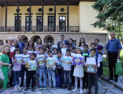 Кметът на Самоков награди най-добрите ученици от ОУ 