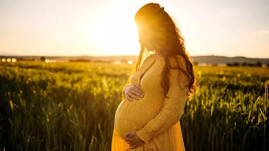 Женски виц за 10 юли 2023: Жена тръгнала да ражда