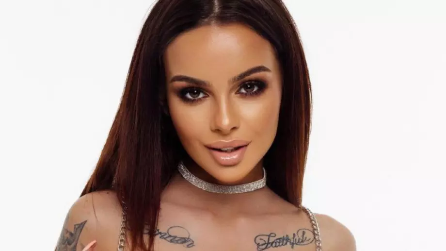 Сузанита показа голо бременно тяло в 9-ти месец (СНИМКИ)