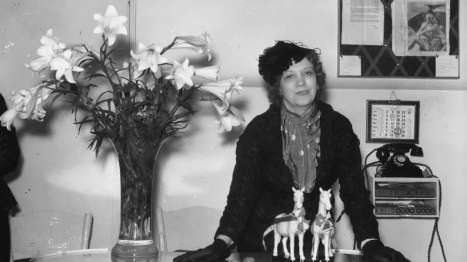 Елизабет Ардън: От необразована фермерка до създателка на империя за милиони