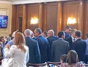 Нови сблъсъци в парламента: Депутат се оплака, че е бил напсуван (ВИДЕО)