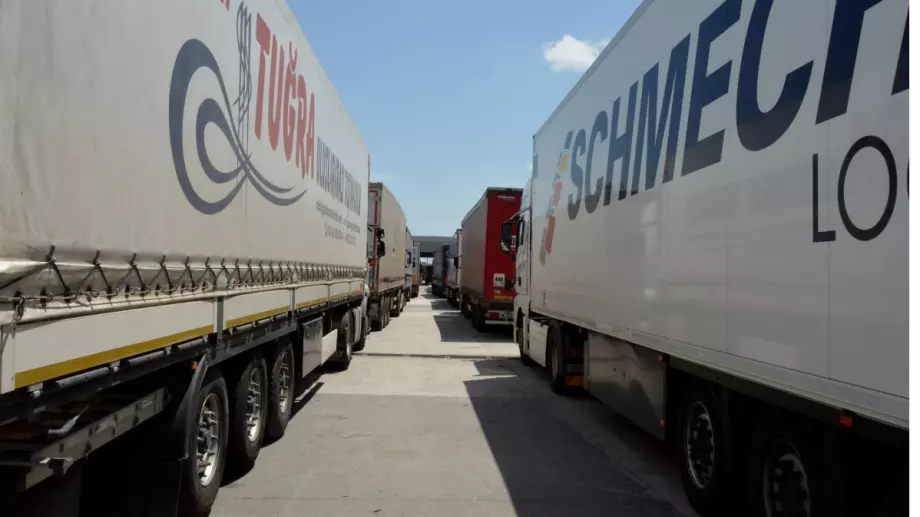 Въвеждат по-високи тол такси за чужди превозвачи и по-ниски за българските